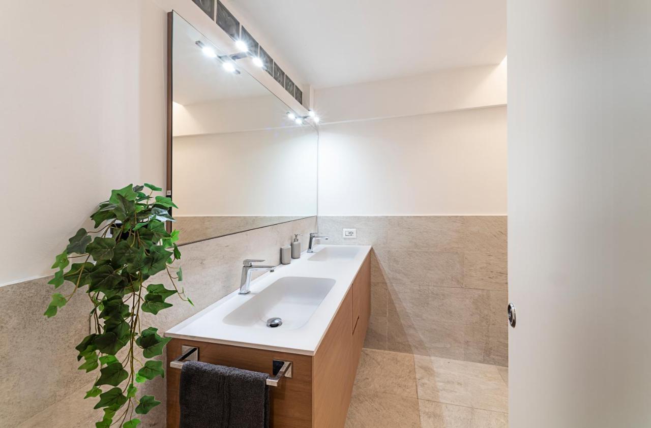 Deluxe 120 Mq , 4 Minuti A Piedi Dai Navigli Appartement Milan